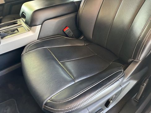 Used 2019 Ford F150 Lariat image 11