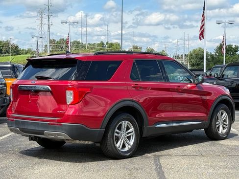 Used 2022 Ford Explorer XLT w/ Equipment Group 202A AWD/4WD image 35