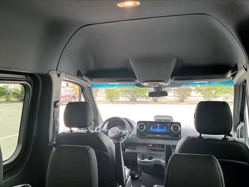 Used 2025 Mercedes-Benz Sprinter 2500 image 25