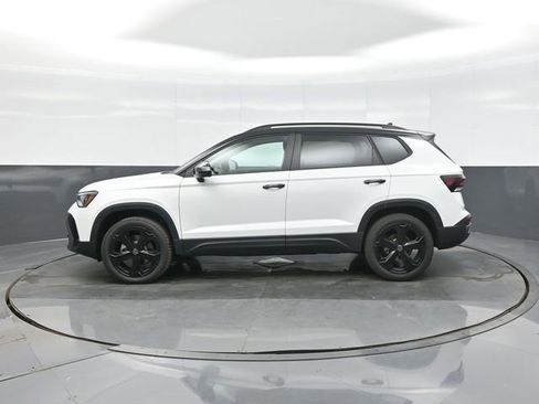 New 2026 Volkswagen Taos SE image 4