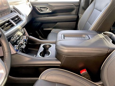 Used 2024 GMC Yukon XL SLT w/ SLT Luxury Package image 20