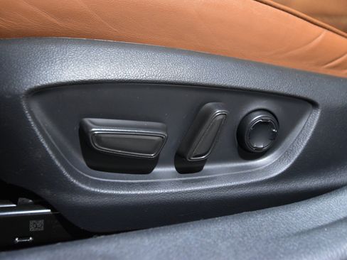 Used 2019 Toyota Avalon Limited image 15