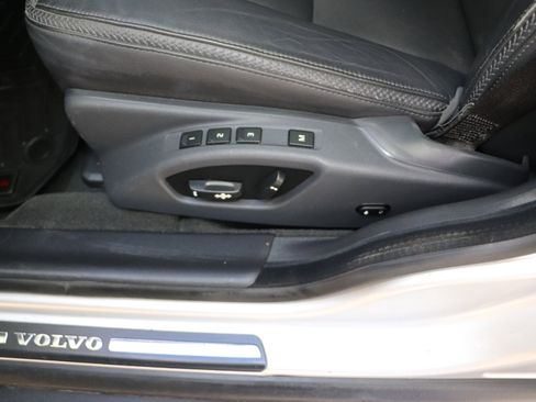 Used 2016 Volvo XC70 T5 Platinum w/ Climate Package image 11