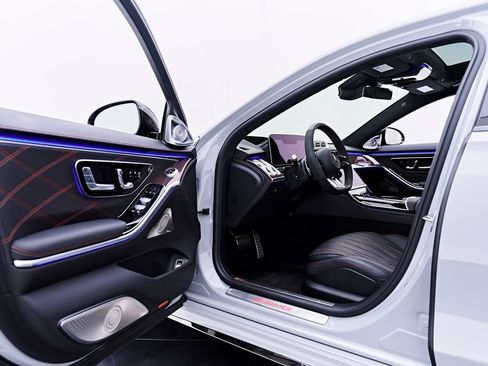 Used 2024 Mercedes-Benz S 63 AMG S w/ Rear Seat Package image 46