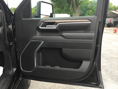 Used 2025 Chevrolet Silverado 2500 LT w/ Trail Boss Package AWD/4WD image 43