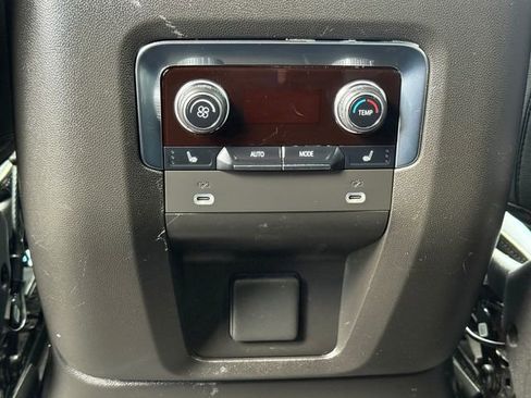 Used 2022 Chevrolet Suburban Premier RWD image 24