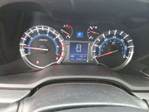 Used 2018 Toyota 4Runner Limited AWD/4WD image 9