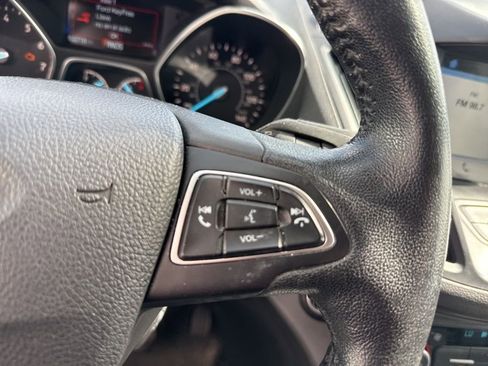 Used 2019 Ford Escape SEL image 12