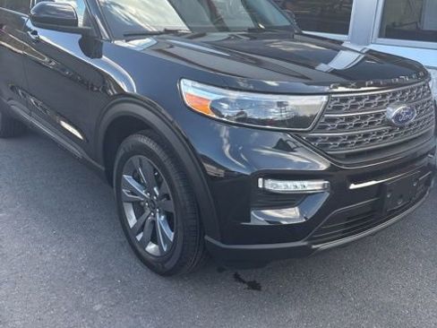 Used 2023 Ford Explorer XLT w/ Equipment Group 202A AWD/4WD image 2