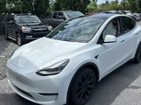 Used 2023 Tesla Model Y Long Range AWD/4WD image 1