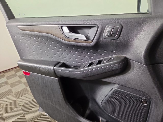 Used 2020 Ford Escape Titanium AWD/4WD image 26