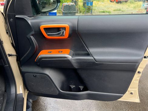 Used 2020 Toyota Tacoma TRD Sport image 17