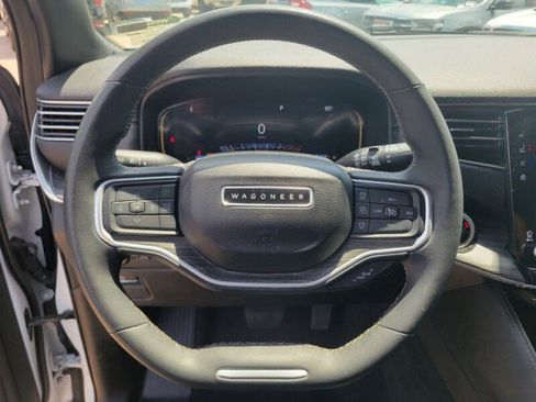 Used 2024 Jeep Wagoneer L Series II w/ Flexible Seating Group RWD image 15