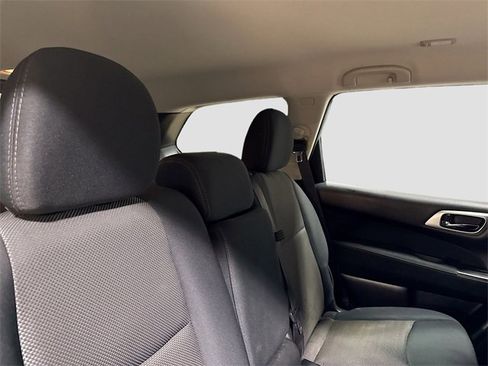 Used 2017 Nissan Pathfinder S image 29