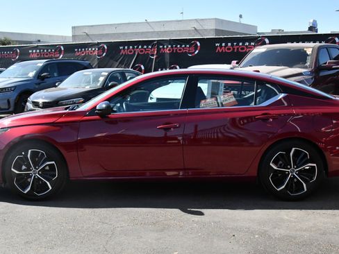 Used 2025 Nissan Altima 2.5 SR FWD image 4