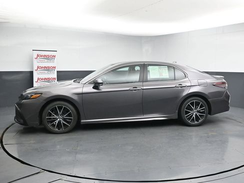 Used 2023 Toyota Camry SE FWD image 5