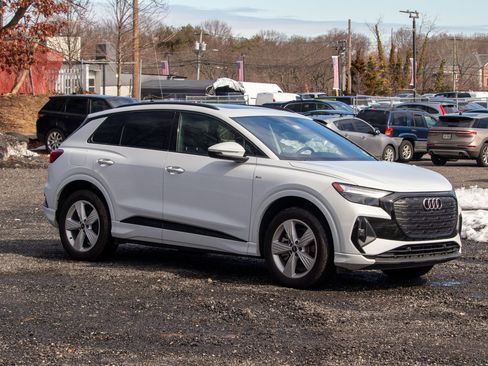 Used 2024 Audi Q4 e-tron Premium image 10