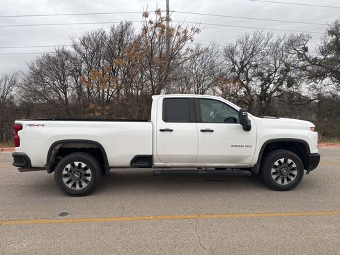 Used 2024 Chevrolet Silverado 2500 Custom w/ Custom Convenience Package image 4