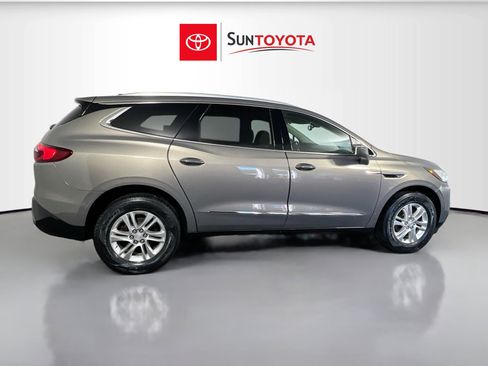 Used 2018 Buick Enclave Essence FWD image 2