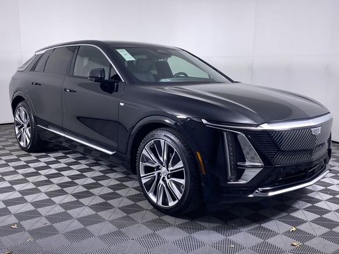 Certified 2024 Cadillac Lyriq Luxury w/ LPO, Floor Liner Package image 21