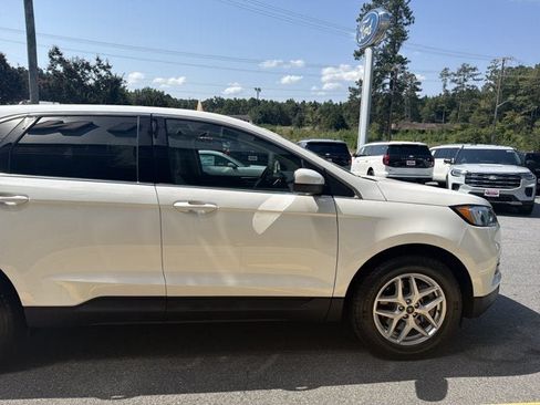 Certified 2024 Ford Edge SEL w/ Convenience Package AWD/4WD image 5