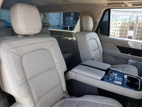 Used 2021 Lincoln Navigator L Reserve image 17
