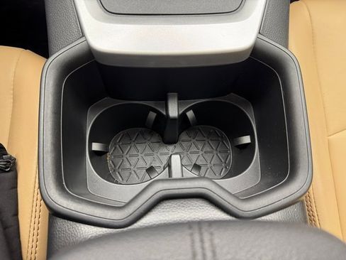 Used 2023 Toyota RAV4 XLE Premium image 20