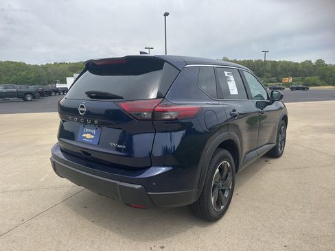 Used 2024 Nissan Rogue SV AWD/4WD image 4