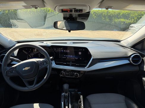 Used 2025 Chevrolet Trax LT image 31