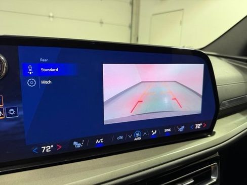 Used 2026 Chevrolet Traverse LT FWD image 18