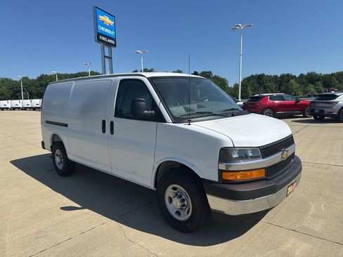 New 2025 Chevrolet Express 2500 Work Van w/ Driver Convenience Package image 11
