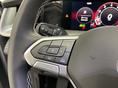 New 2026 Volkswagen Tiguan SE image 16