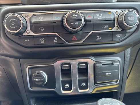 Used 2022 Jeep Wrangler Sport AWD/4WD image 15