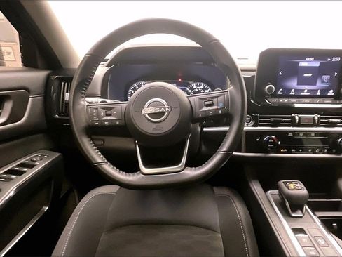 Certified 2024 Nissan Pathfinder SV image 3