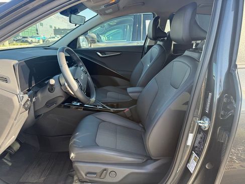 Certified 2023 Kia Niro EX image 13