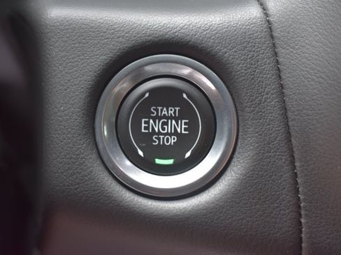 Used 2023 GMC Yukon XL SLE w/ Gmc Pro Safety Plus Package RWD image 31