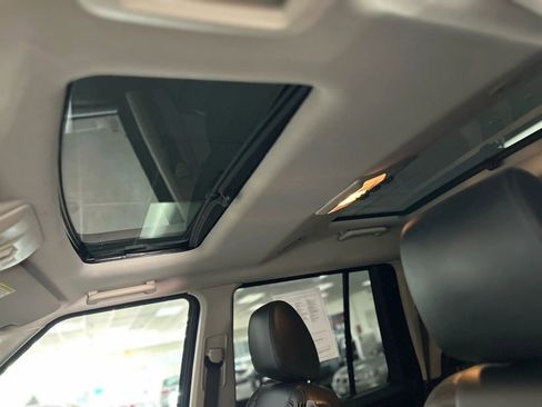 Used 2016 Land Rover LR4 HSE LUX image 21