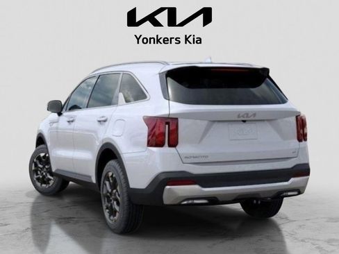 Used 2025 Kia Sorento S AWD/4WD image 4