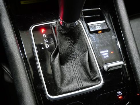 Used 2025 Jeep Compass Limited image 23