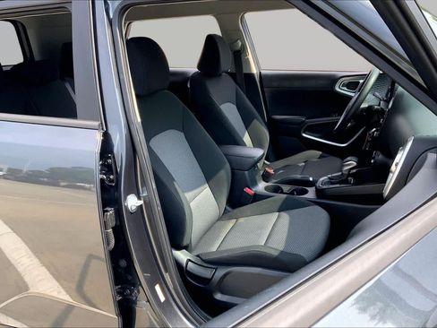 Used 2024 Kia Soul LX w/ Option Group 015 FWD image 9