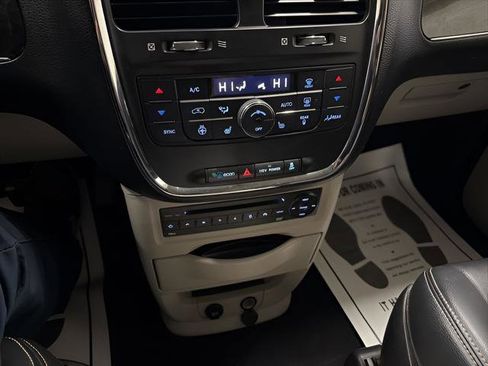 Used 2012 Chrysler Town & Country Touring-L w/ Entertainment Group #2 image 22