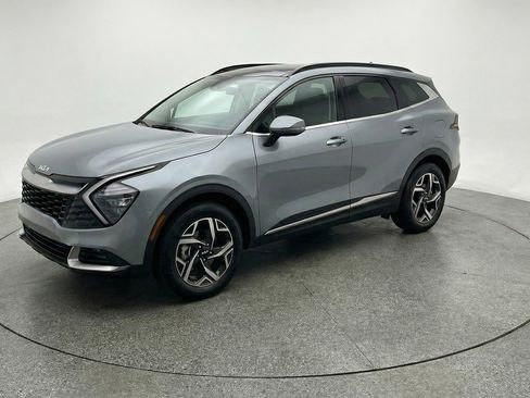 Used 2025 Kia Sportage LX image 3