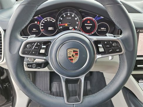Used 2022 Porsche Cayenne image 16