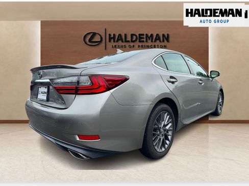 Used 2018 Lexus ES 350 w/ Navigation System Package FWD image 4