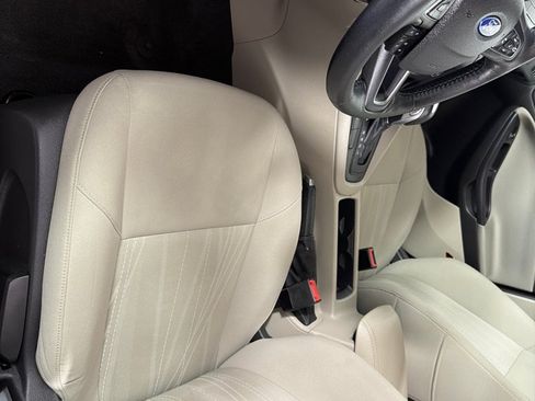 Used 2015 Ford Focus SE w/ SE Cold Weather Package FWD image 12