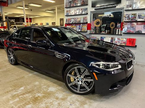 Used 2016 BMW M5 RWD image 1
