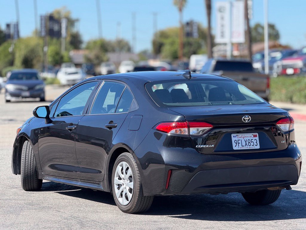 Used 2021 Toyota Corolla LE FWD image 2