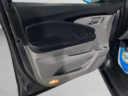 Used 2016 Honda Pilot Touring image 18
