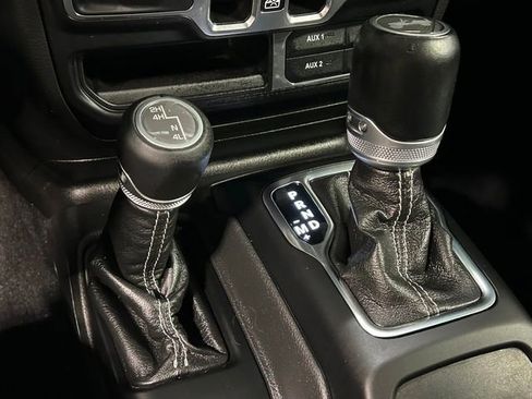 Used 2021 Jeep Wrangler Unlimited Sahara image 34