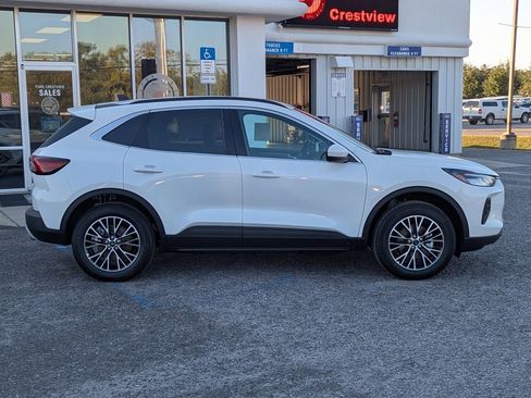 New 2026 Ford Escape SE w/ Class II Trailer Tow Package FWD image 4